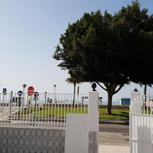 https://casa-1-lnea-paseo-martimo-torre-del-mar.1costadelsol.com